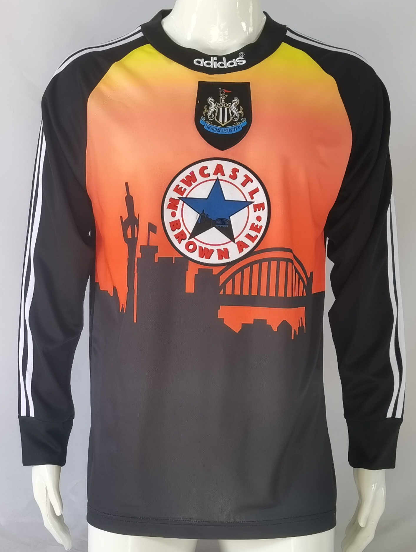 Long sleeves: 96/97 Newcastle goalkeeper uniform