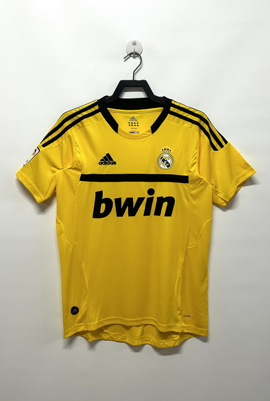 2011-12 Real Madrid yellow goalkeeper