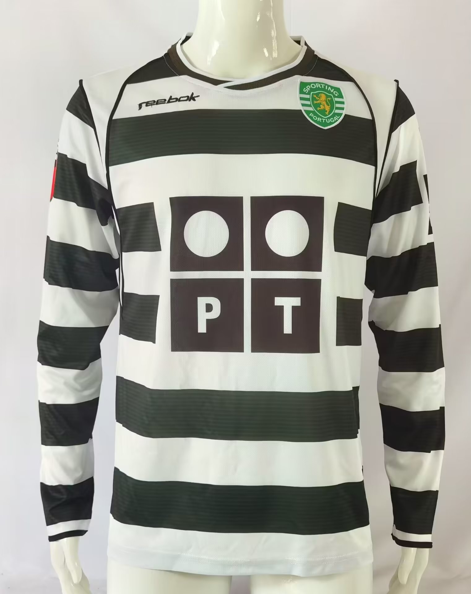 Long sleeves: 01-03 Lisbon home