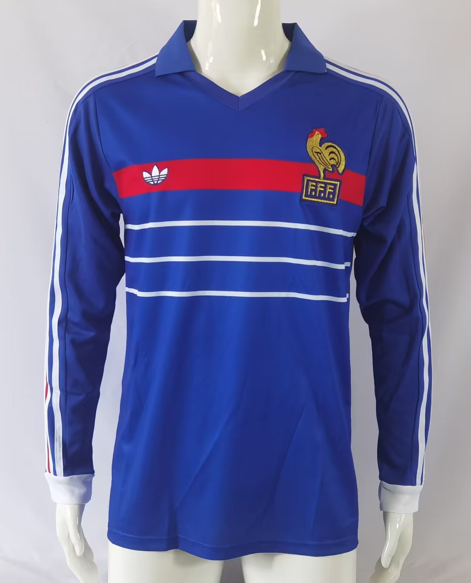 Long sleeves: 82-84 France home