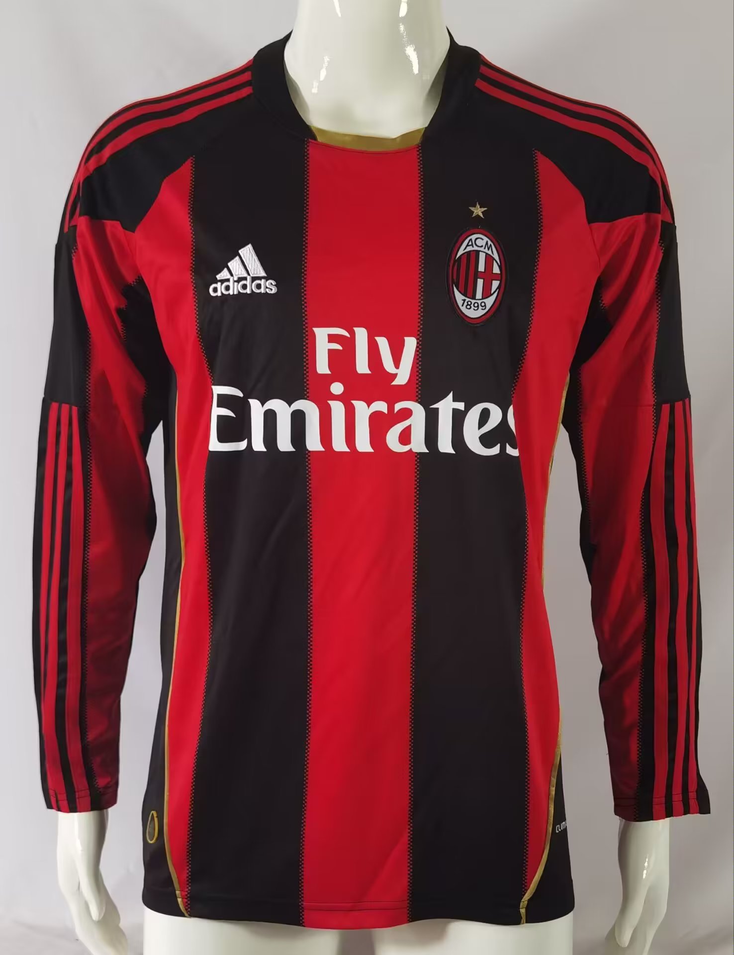 Long sleeves: 10-11 AC Milan home