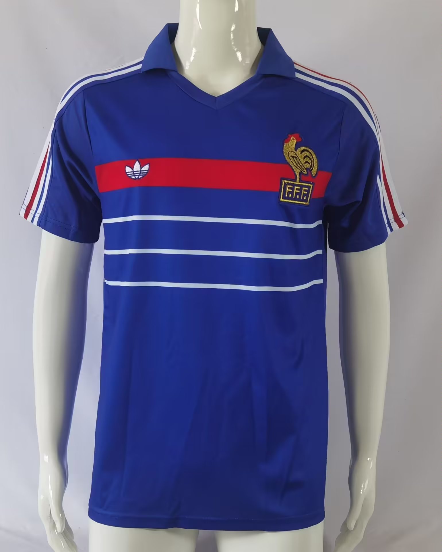 82-84 France home
