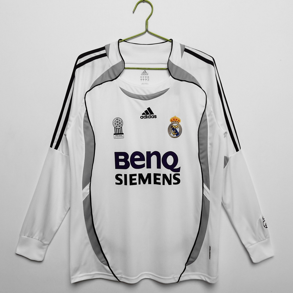Long sleeves: Real Madrid home shirt 2006/07