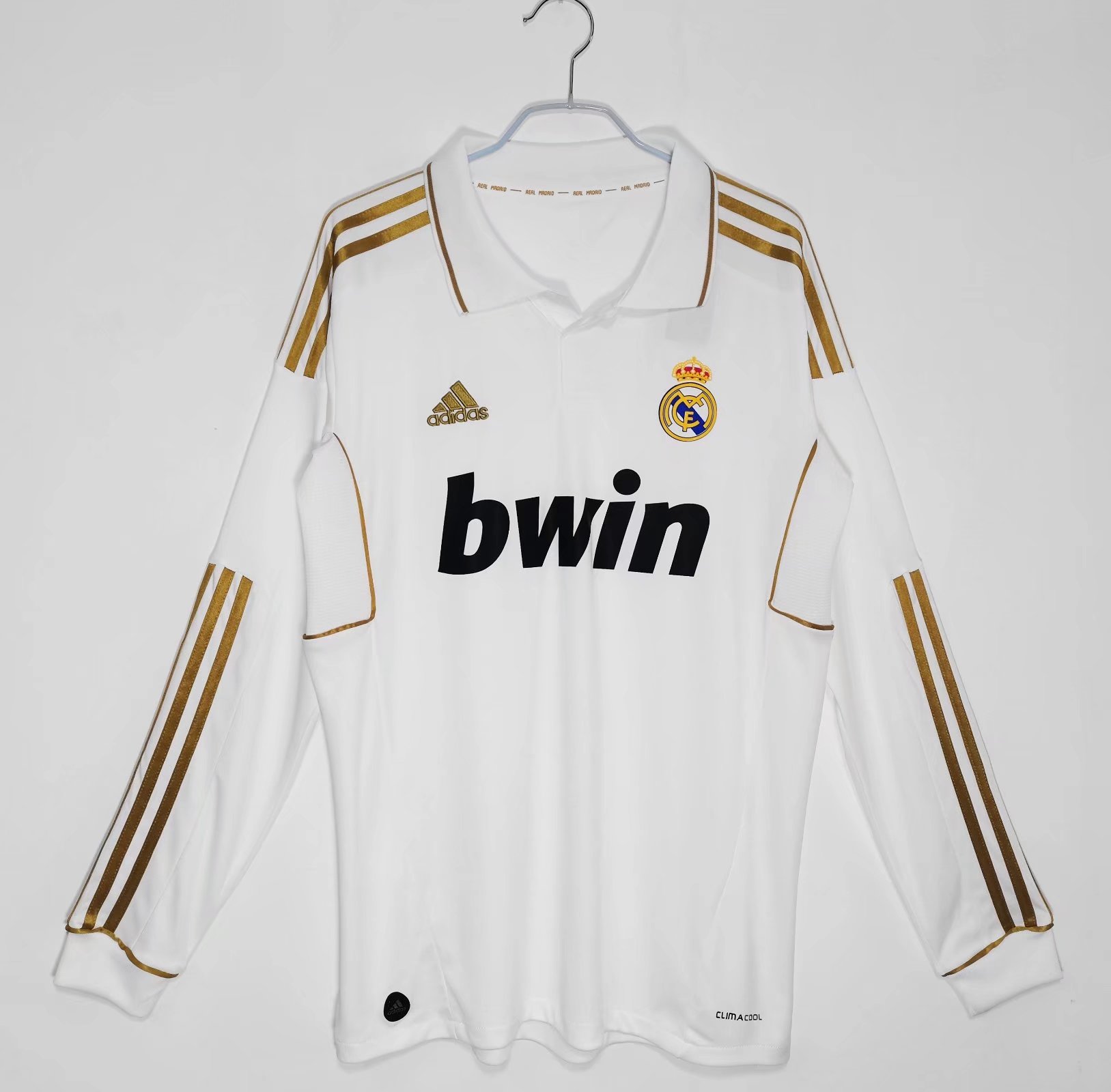 Long sleeves: Real Madrid home shirt 2011/12