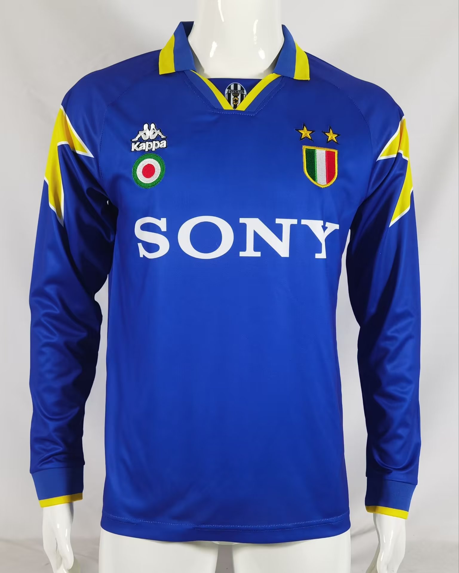 Long sleeves: 95-96 Juventus away