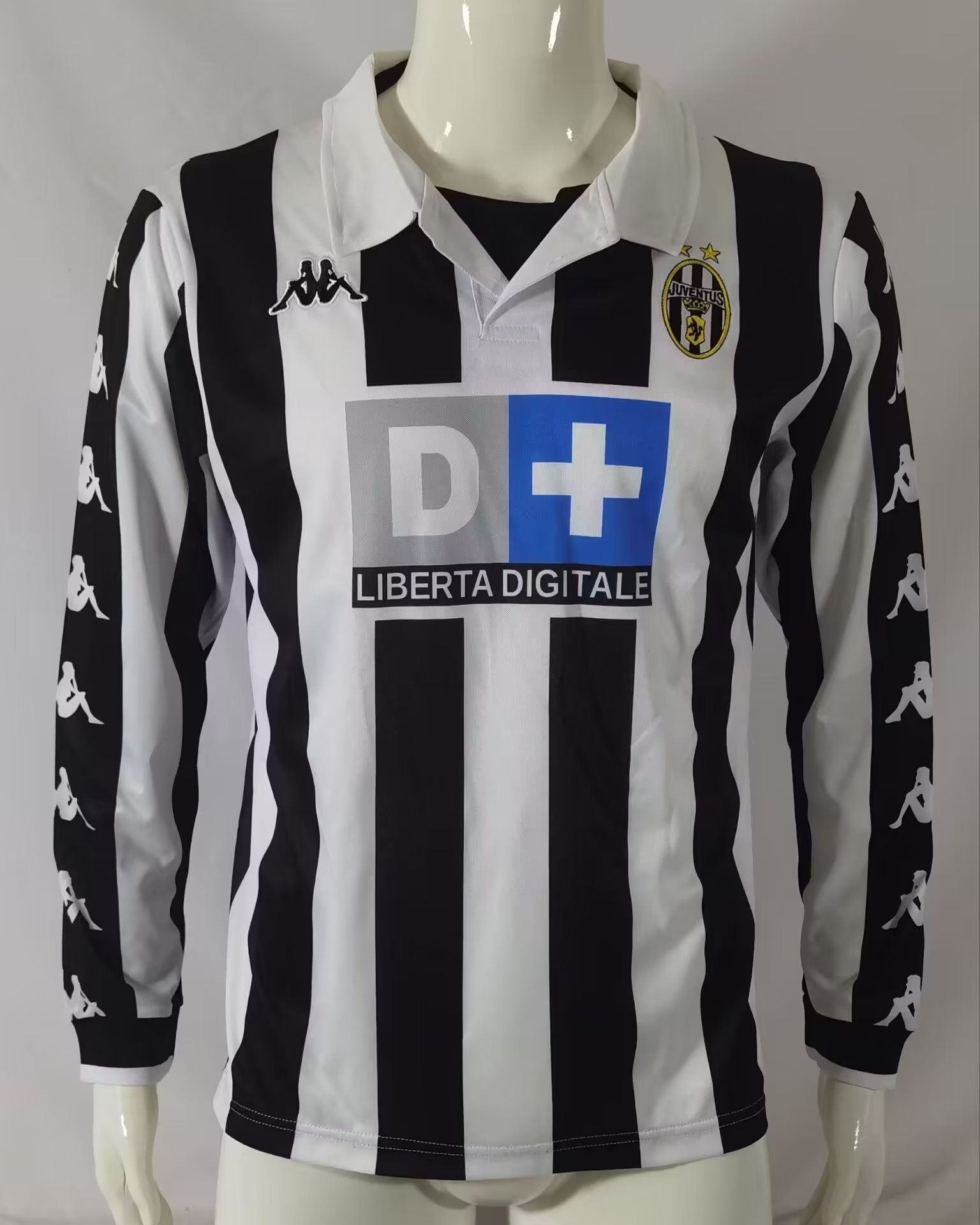 Long sleeves: 99-00 Juventus home