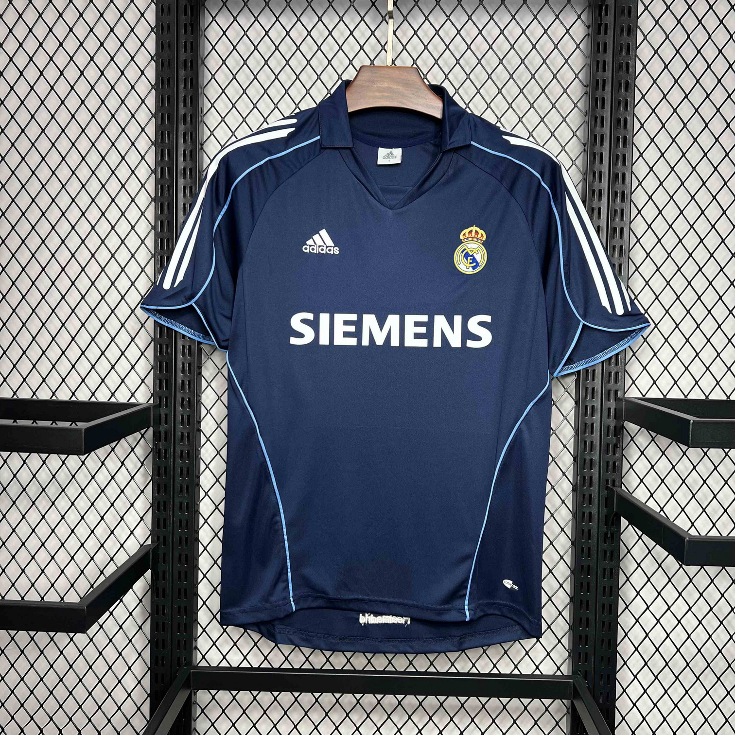 Real Madrid 2005/06 Away Retro Jersey