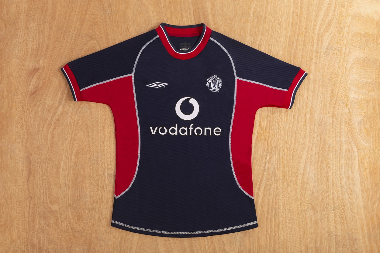 00/01 Manchester United's second away
