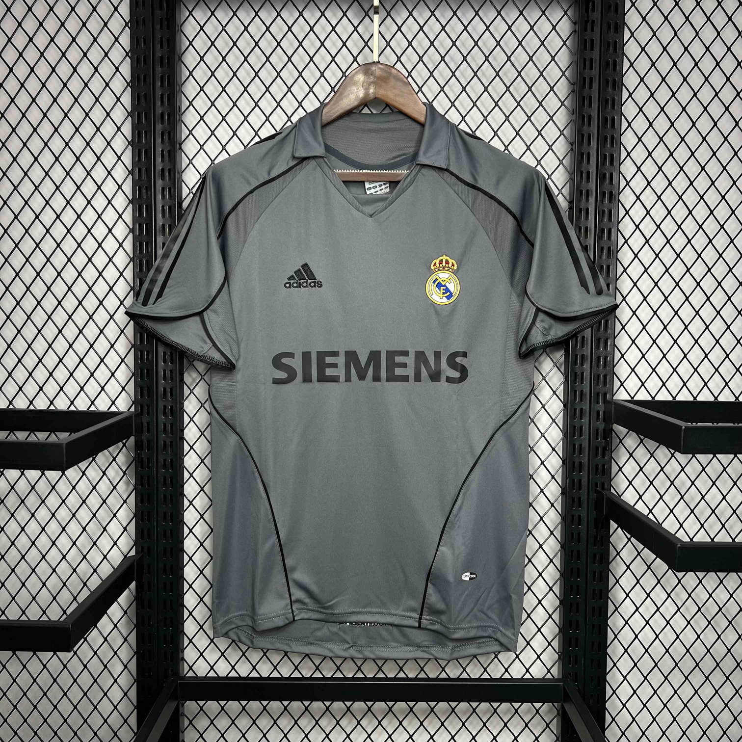 Real Madrid 2005/06 Third Away Retro Jersey