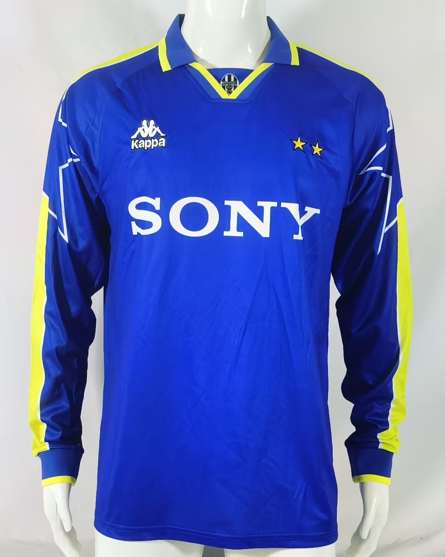 Long sleeves: 96-97 Juventus away