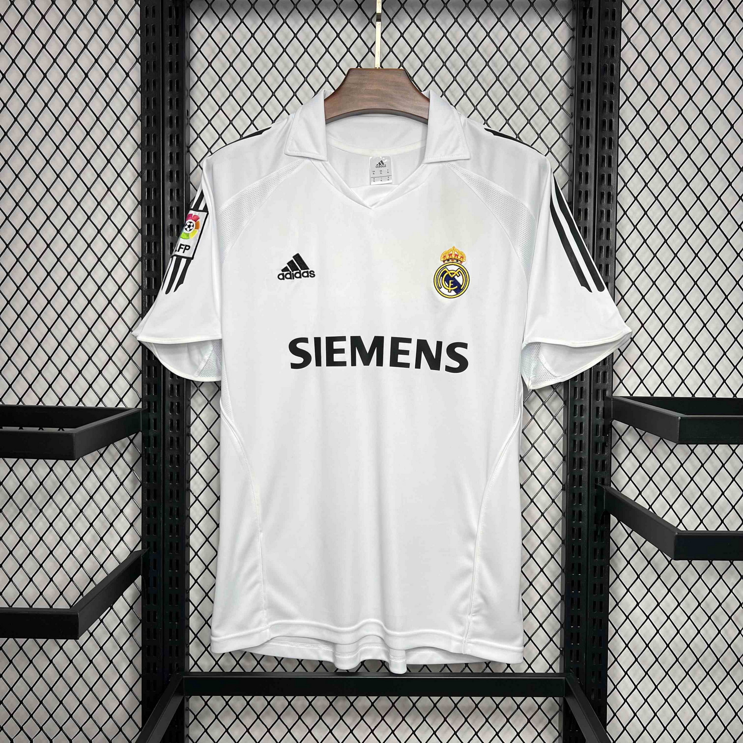 Real Madrid 2005/06 Home Retro Jersey