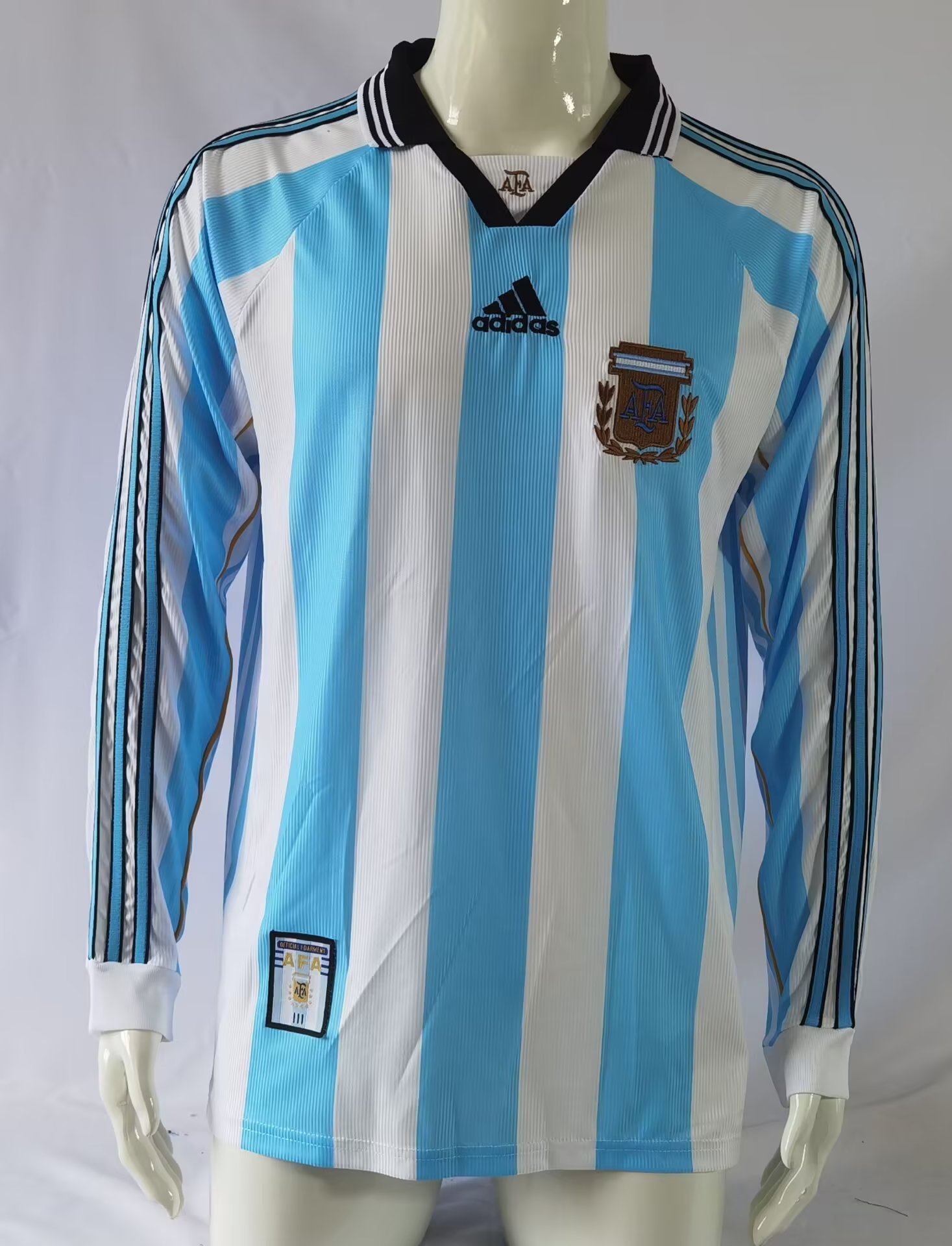 Long sleeves: 98 Argentina home
