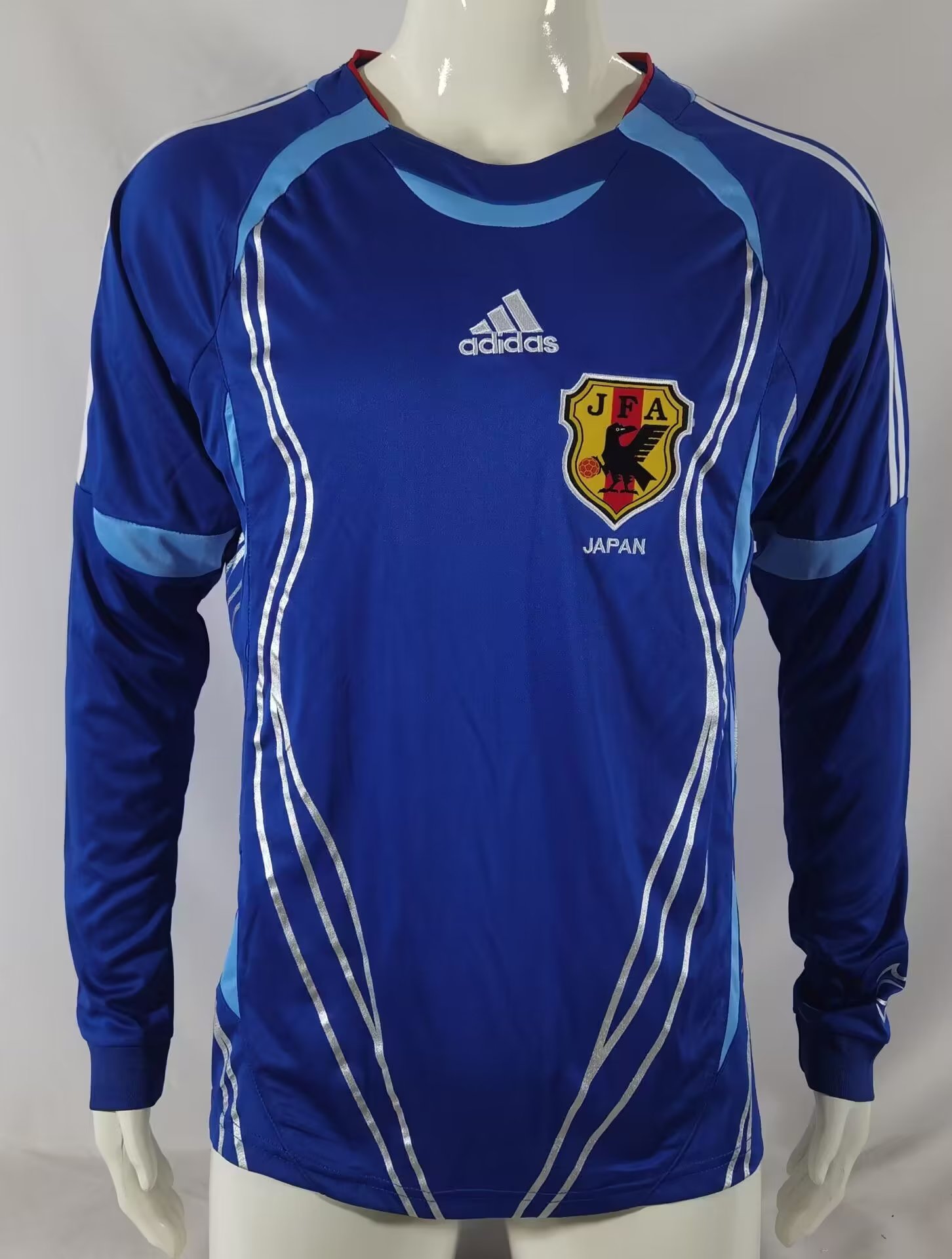 Long sleeves: 06 Japan home