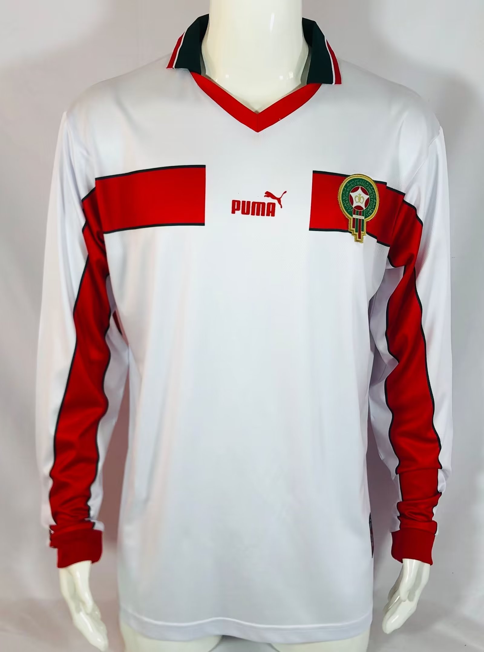 Long sleeves: 98 Morocco away