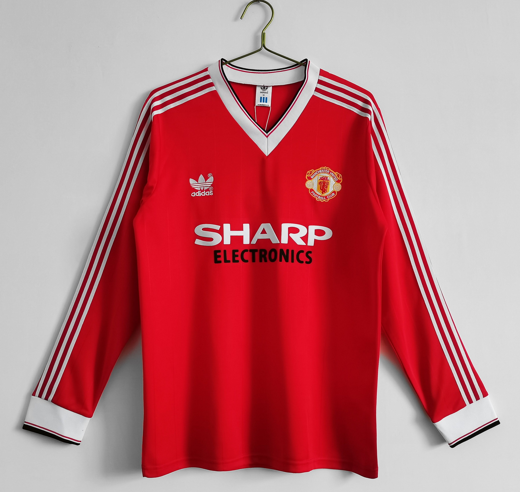 Long sleeves: 1983 Manchester United home retro