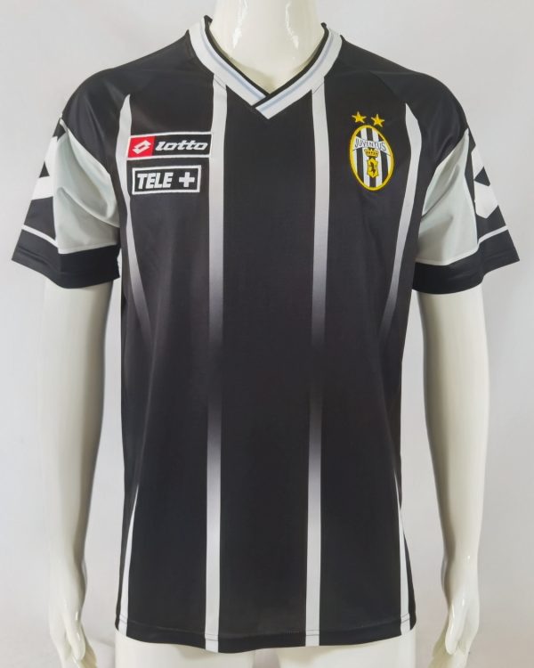 00-01 Juventus home