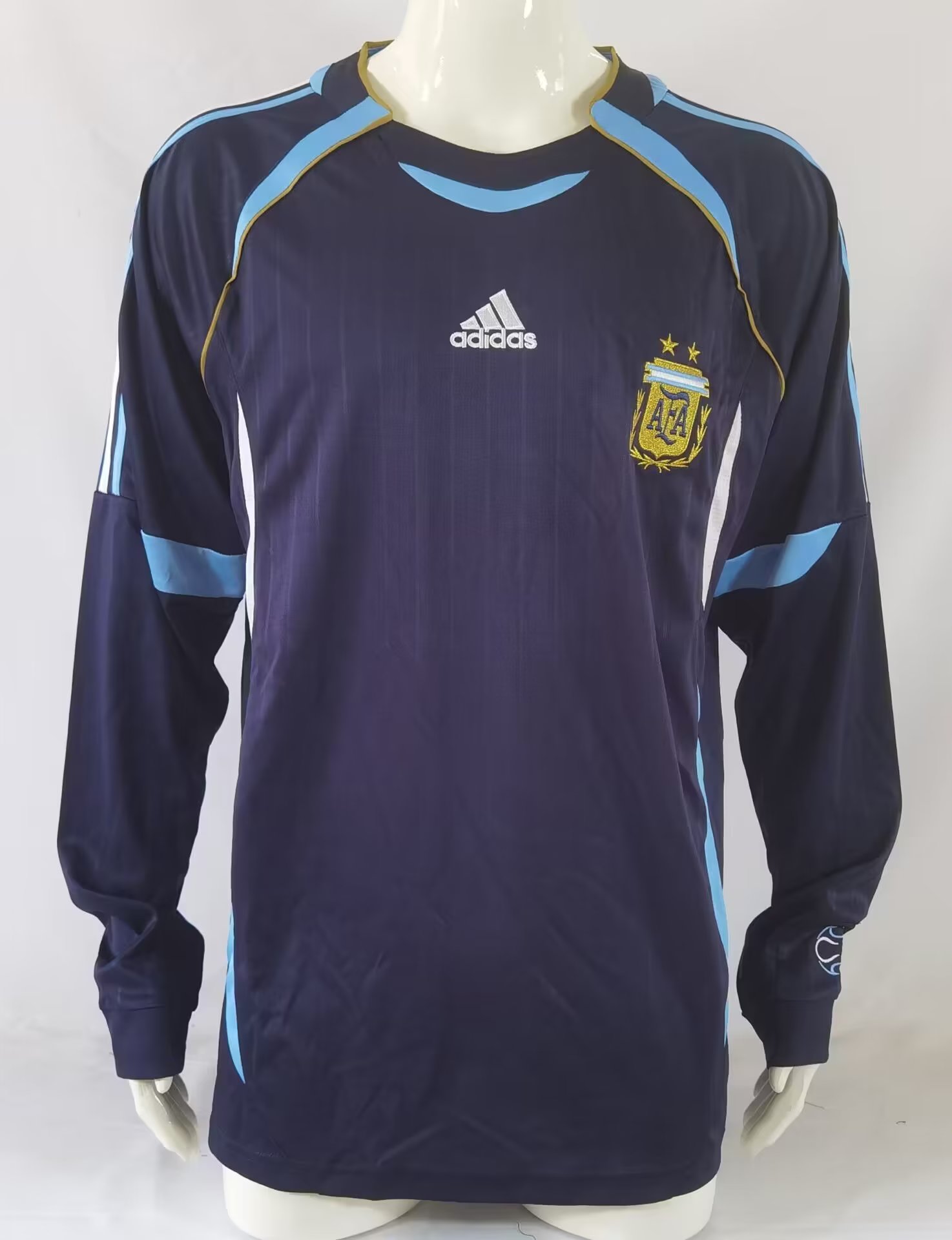 Long sleeves: 06 Argentina away