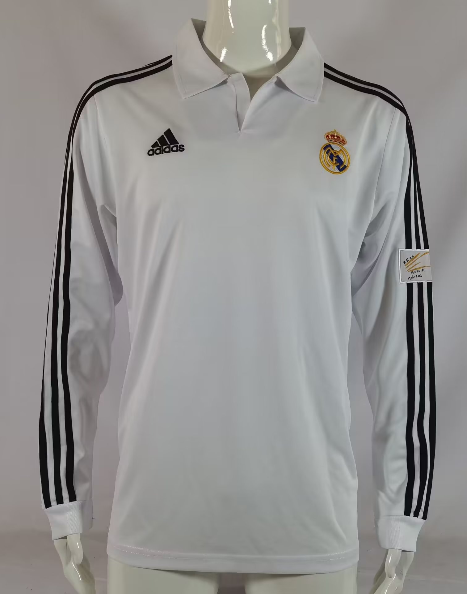 Long sleeve: 01-02 Real Madrid home