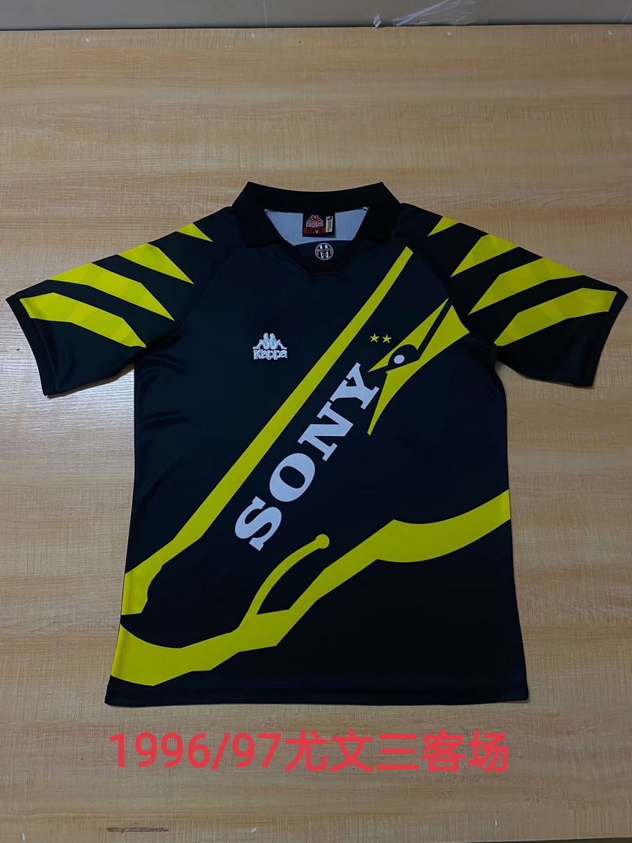 1996/97 Juventus 3 Away