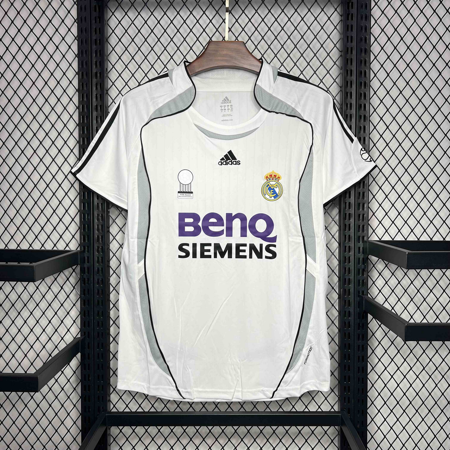 Real Madrid 2006/07 Home Retro Jersey